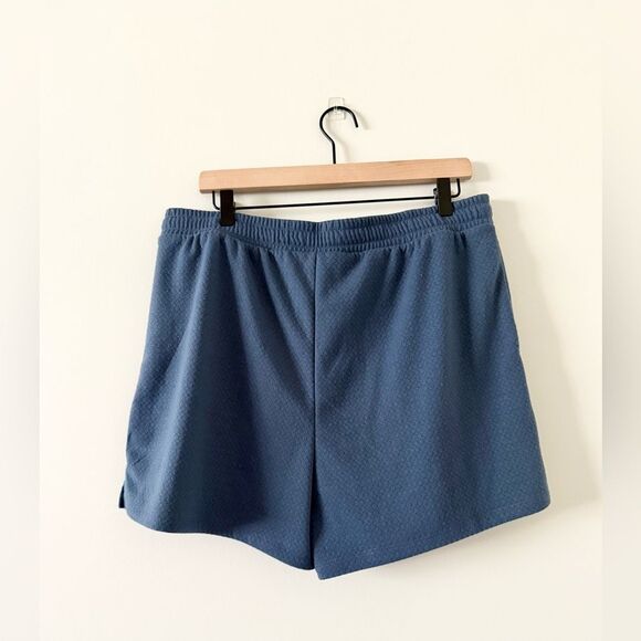 Marika Kali Short with Drawstring Waist in Partly Cloudy Blue Gray - Size XL - Picture 6 of 7